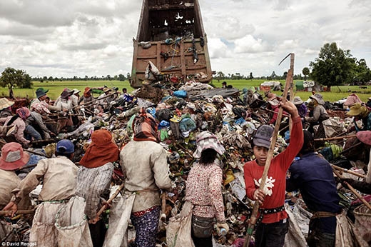 
	
	Trong những năm gần đây, lượng rác thải ở Siem Reap đã tăng gấp đôi và bãi rác Anlong Pi đang dần trở nên quá tải.